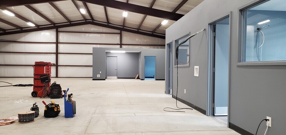 10401 E Hwy 71, Spicewood, TX à vendre - Photo intérieure - Image 3 de 19