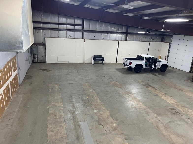 1240 Stanford Dr, Kankakee, IL for sale - Building Photo - Image 2 of 23