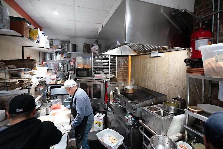 2108 Second Ave, New York, NY for lease - Building Photo - Image 3 of 9