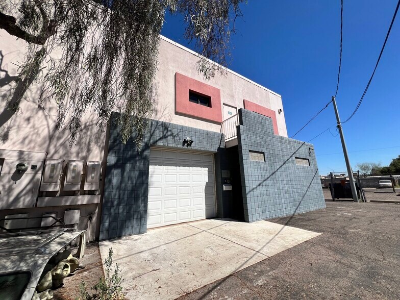 2641 E McDowell Rd, Phoenix, AZ à louer - Photo du bâtiment - Image 3 de 21