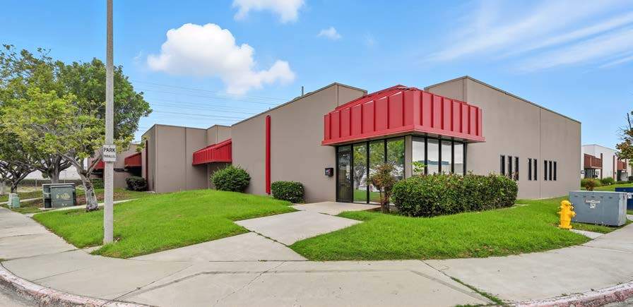 1497 Jayken Way, Chula Vista, CA à vendre - Photo du bâtiment - Image 3 de 18