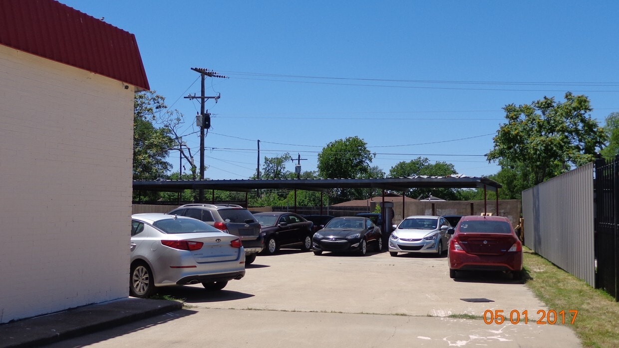 700 S Cherry Ln, Fort Worth, TX à vendre Photo du bâtiment- Image 1 de 6