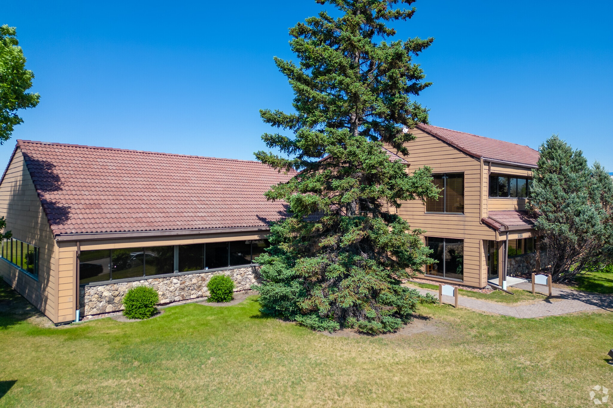 5160 Skyline Way NE, Calgary, AB for lease Primary Photo- Image 1 of 7