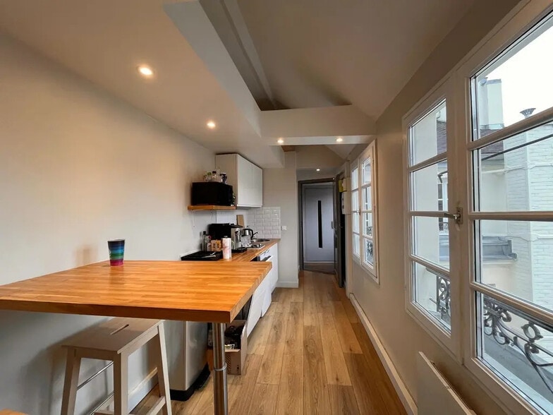 Office in Paris for lease - Interior Photo - Image 2 of 7