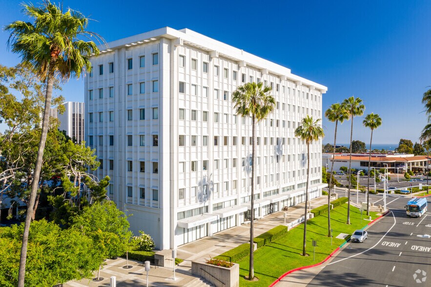 400 Newport Center Dr, Newport Beach, CA à louer - Photo du bâtiment - Image 2 de 23