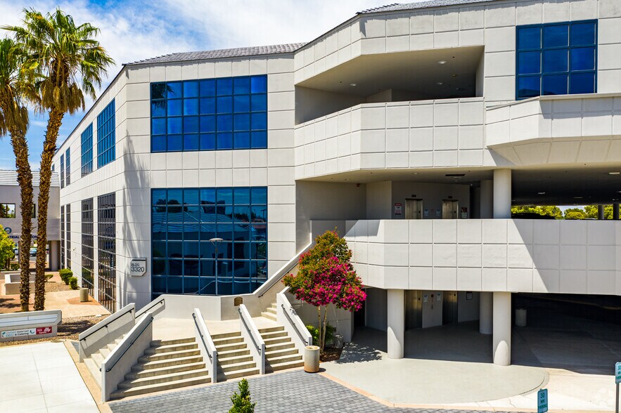 3320 W Sahara Ave, Las Vegas, NV à vendre - Photo principale - Image 1 de 2