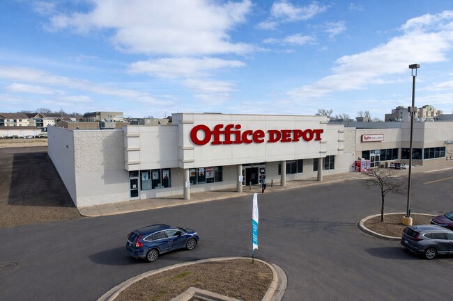 More details for 2020 Adams St, Mankato, MN - Retail for Sale