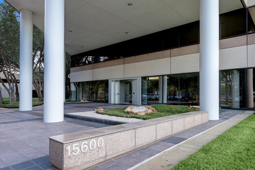 15600 John F Kennedy Blvd, Houston, TX à louer - Photo du bâtiment - Image 2 de 11