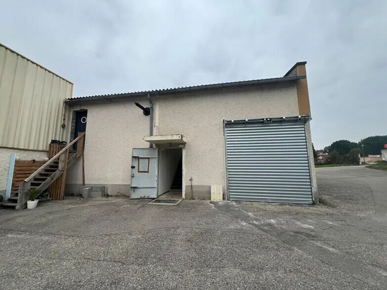 Flex dans Estrablin à louer - Photo du bâtiment - Image 3 de 9