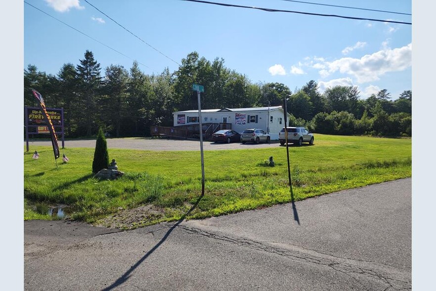 173 W Main St, Searsport, ME à vendre - Photo principale - Image 1 de 1