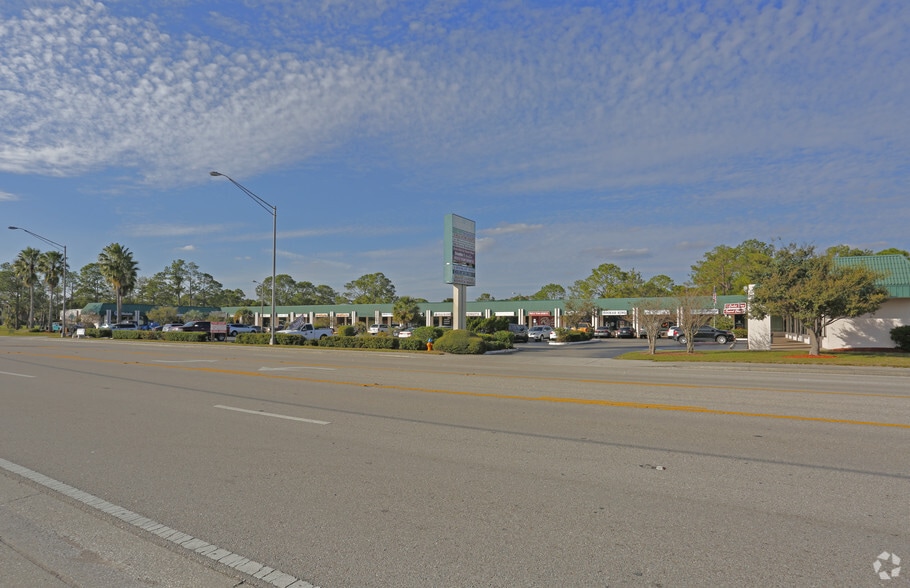 2100 E Edgewood Dr, Lakeland, FL for lease - Primary Photo - Image 1 of 5