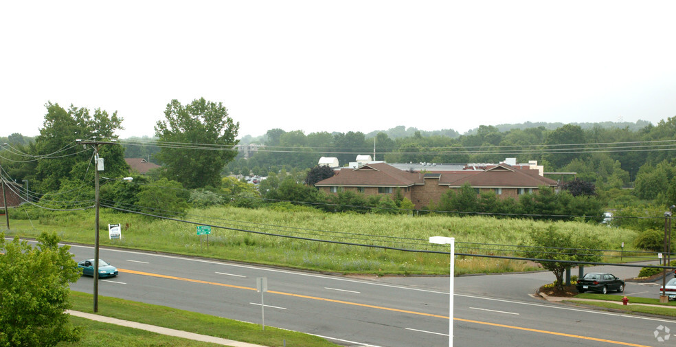 Cromwell Ave, Rocky Hill, CT à vendre - Photo principale - Image 1 de 1