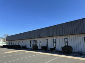 21 Industrial Dr, South Hadley MA - Entrepôt