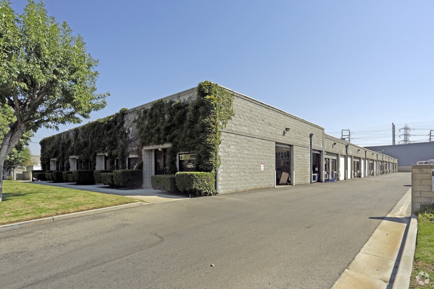 28130 Avenue Crocker, Valencia, CA for lease - Building Photo - Image 3 of 8