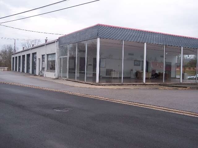 708 W Spring St, Cookeville, TN à louer - Photo du bâtiment - Image 3 de 12