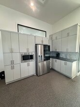 3502 Wild Cherry Dr, Austin, TX for lease Interior Photo- Image 2 of 7