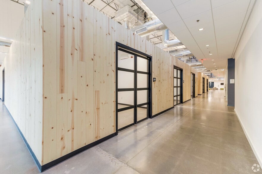 4750 S 44th Pl, Phoenix, AZ for lease - Building Photo - Image 2 of 33