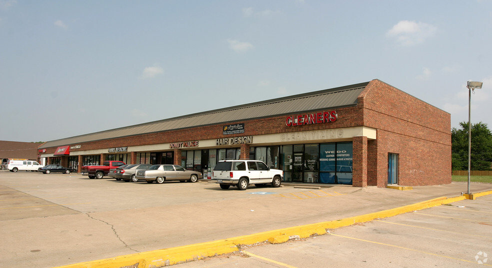 1316 Sycamore School Rd, Fort Worth, TX for lease - Primary Photo - Image 1 of 5