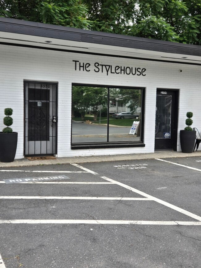 Plus de détails pour 3348-3352 Commonwealth Ave, Charlotte, NC - Bureau/Commerce de détail à louer