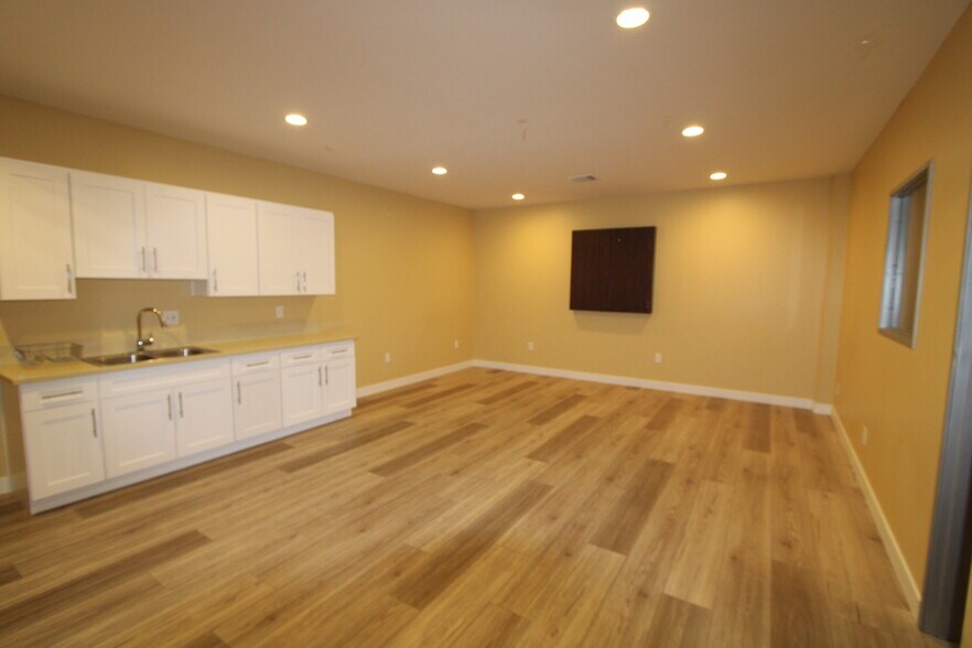 15853 Monte St, Sylmar, CA à louer - Photo intérieure - Image 3 de 11