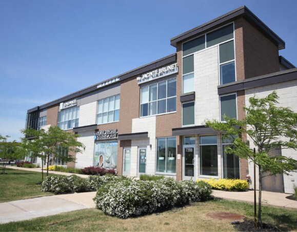 7220 Grande Allée, Brossard, QC for sale Primary Photo- Image 1 of 1