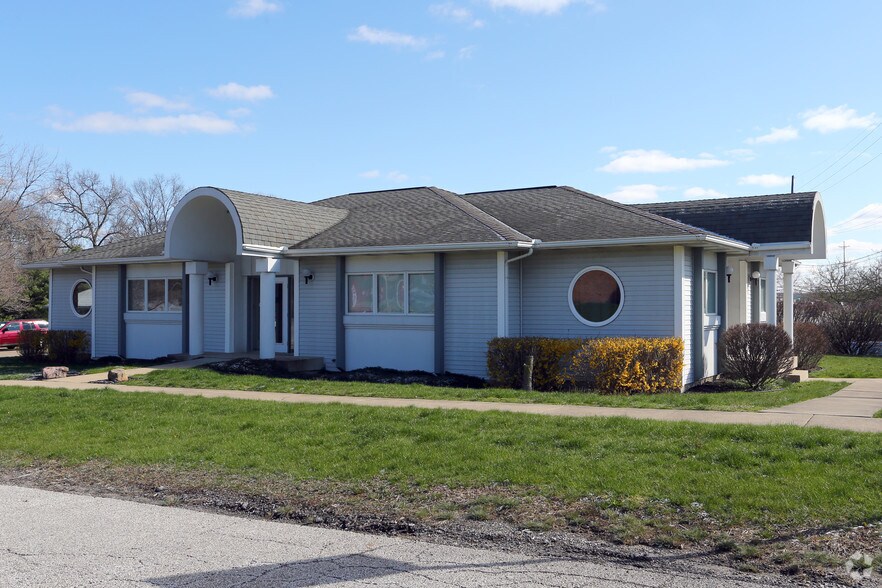 727 Graham Rd, Cuyahoga Falls, OH à vendre - Photo du bâtiment - Image 2 de 22