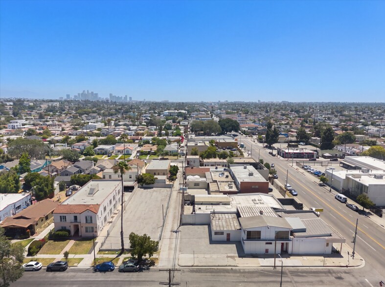 3050 Edgehill Dr, Los Angeles, CA à vendre - Photo du bâtiment - Image 3 de 7