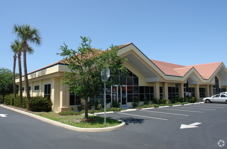 13650-13710 Metropolis Ave, Fort Myers, FL à louer - Photo du bâtiment - Image 2 de 4