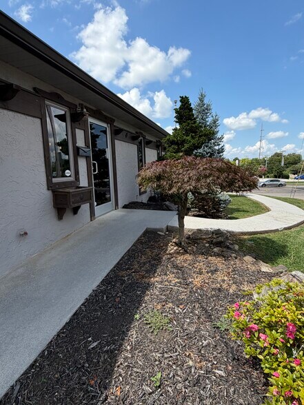 902 W Lamar Alexander Pky, Maryville, TN à louer - Photo du bâtiment - Image 2 de 22