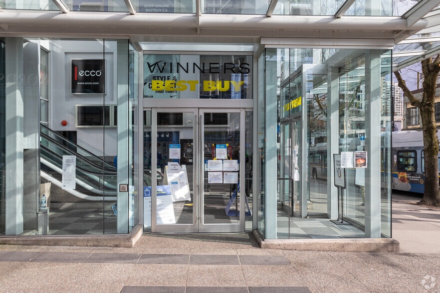 798 Granville St, Vancouver, BC for lease - Building Photo - Image 3 of 4