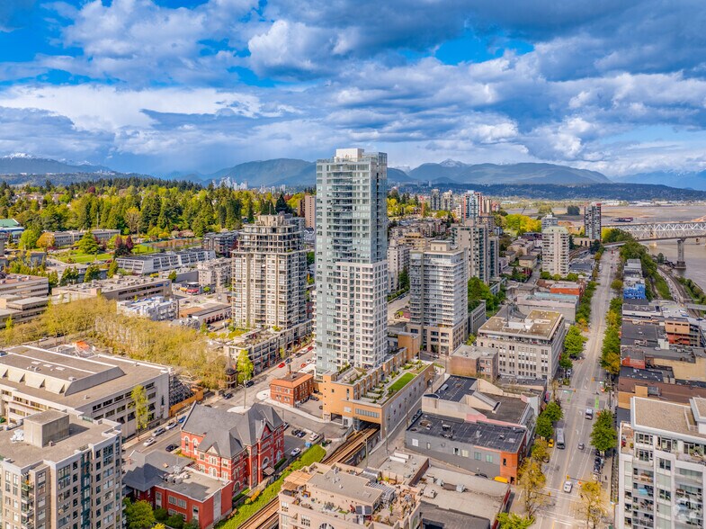 42 Sixth St, New Westminster, BC à louer - Aérien - Image 2 de 6