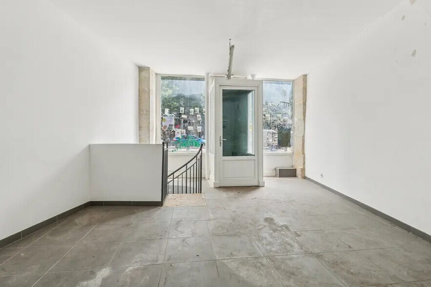 Retail in Paris for lease - Interior Photo - Image 2 of 7