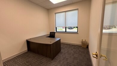 1326 3rd St S, Jacksonville Beach, FL for lease Interior Photo- Image 2 of 4