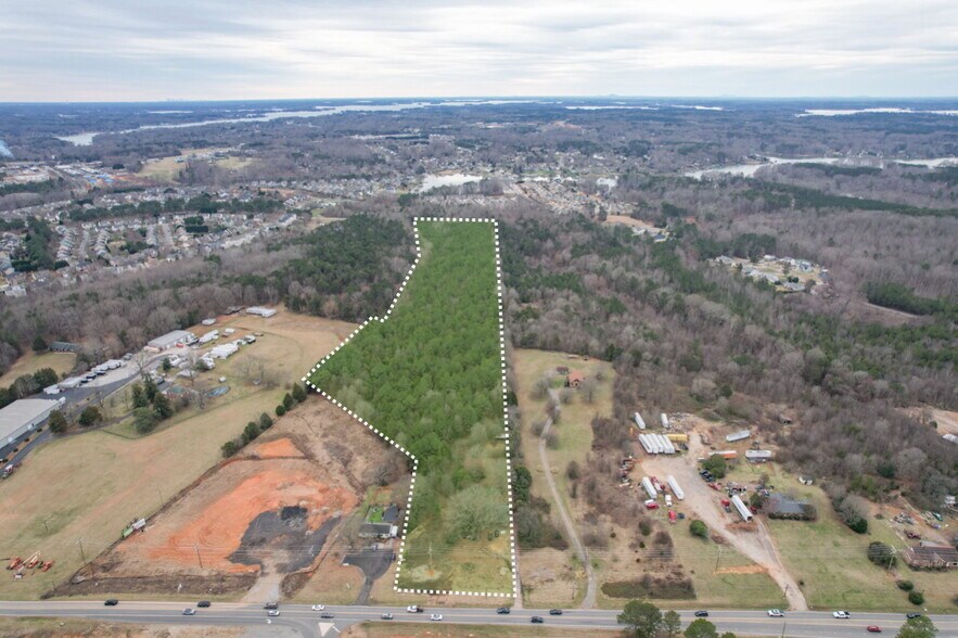 825 River Hwy, Mooresville, NC à vendre - Photo du bâtiment - Image 2 de 5