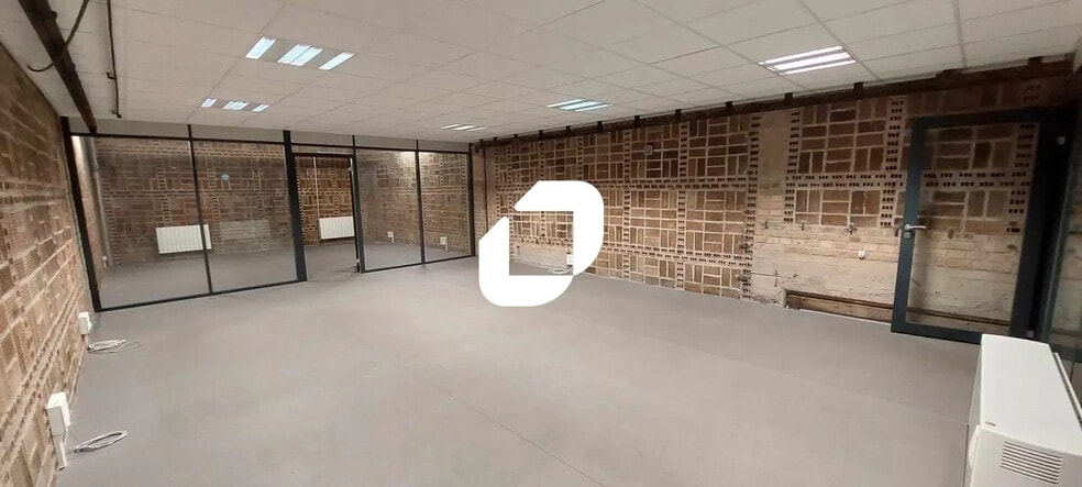 33 Rue Du Maréchal Lefèbvre, Strasbourg for lease - Interior Photo - Image 2 of 10