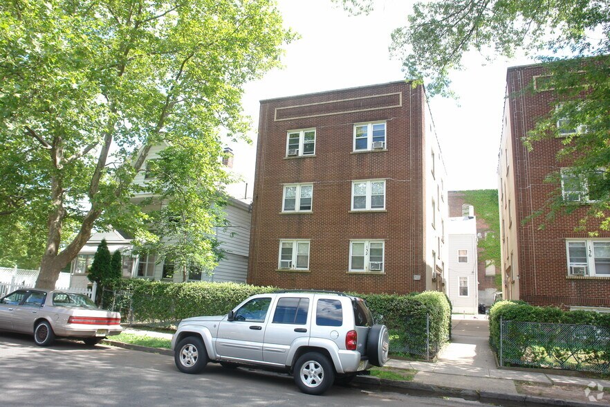 132 Elm Ave, Rahway, NJ à vendre - Photo du bâtiment - Image 2 de 3