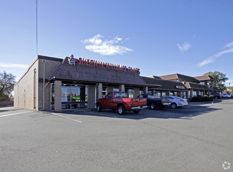 5112-5122 Madison Ave, Sacramento, CA à louer - Photo du bâtiment - Image 2 de 13