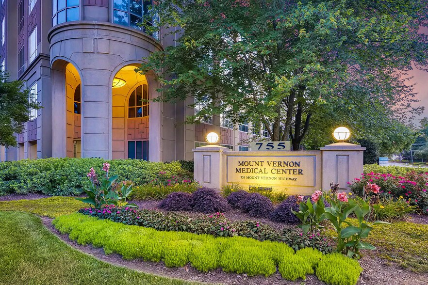 755 Mount Vernon Hwy NE, Atlanta, GA à louer - Photo du bâtiment - Image 2 de 11