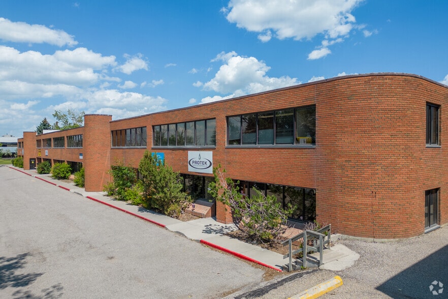 1715 27th Ave NE, Calgary, AB for lease - Primary Photo - Image 1 of 4