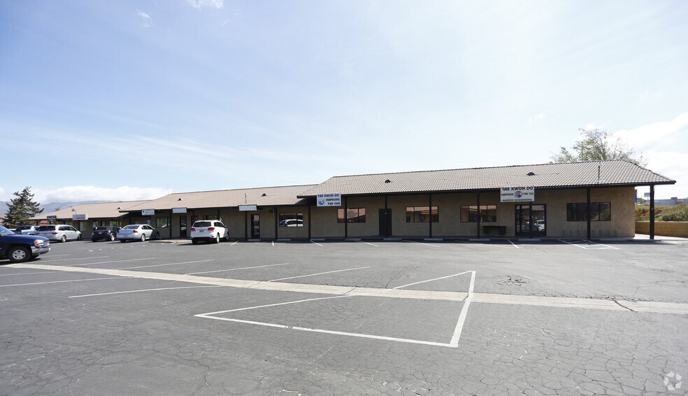 20424 Brian Way, Tehachapi, CA à louer - Photo du bâtiment - Image 3 de 4