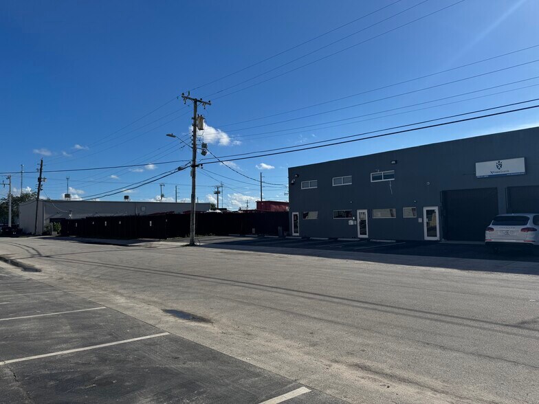 2200-2208 SW 59th Ave, West Park, FL à vendre - Photo du bâtiment - Image 2 de 20