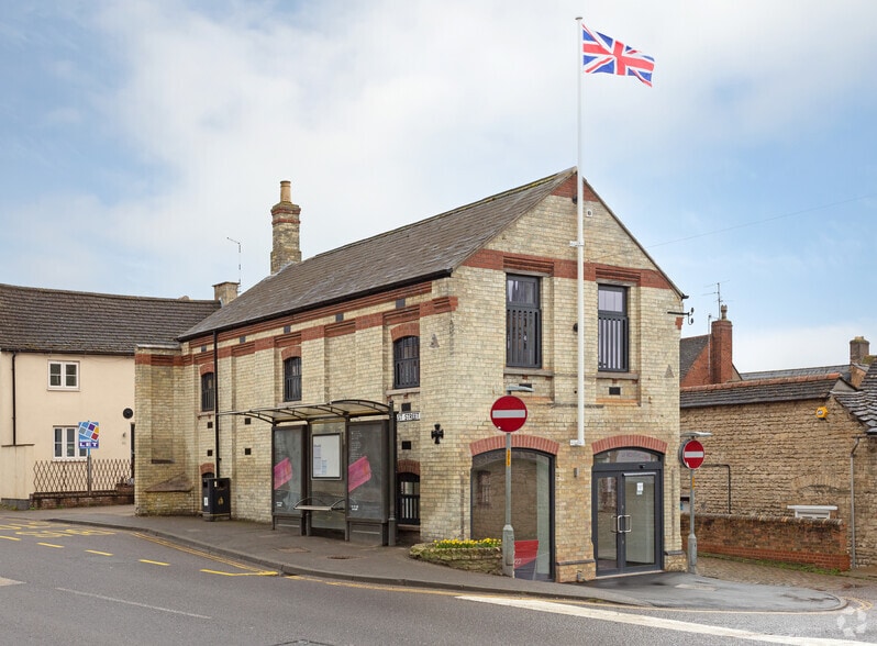 Elm St, Stamford à louer - Photo du bâtiment - Image 3 de 3