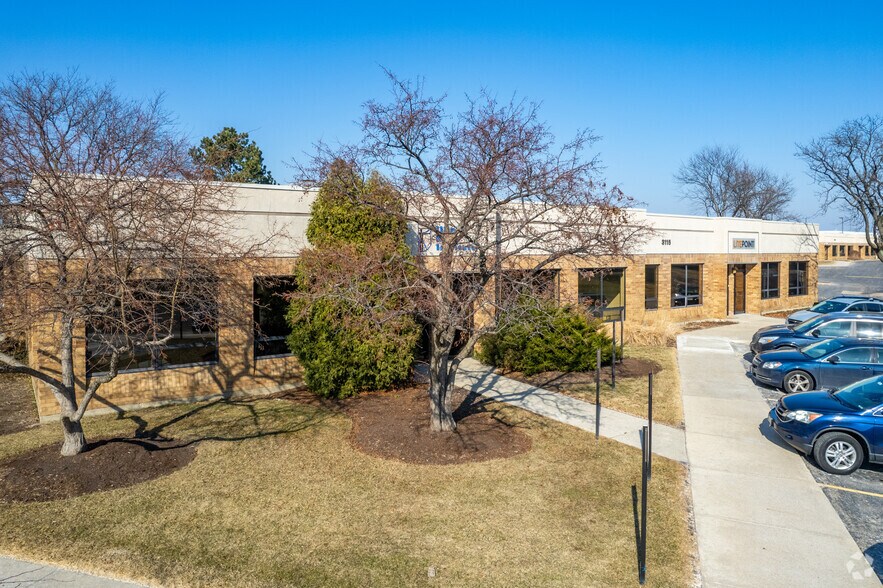 3115 N Wilke Rd, Arlington Heights, IL à vendre - Photo du bâtiment - Image 3 de 10