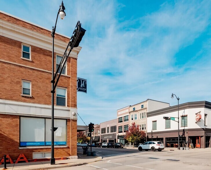 444 E Grand Ave, Beloit, WI à louer - Photo du bâtiment - Image 2 de 7