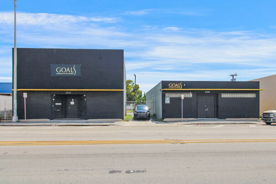 3270 NW 36 Street, Miami, FL à vendre - Photo du bâtiment - Image 2 de 8