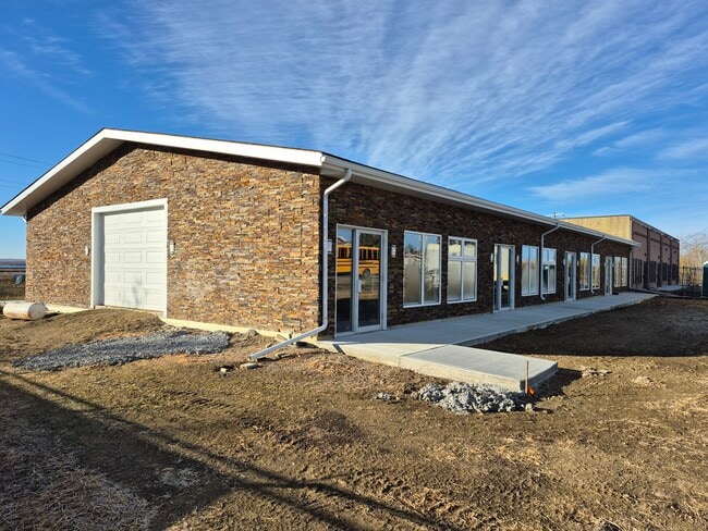 Plus de détails pour 5525 51 Av, Wabamun, AB - Commerce de détail à vendre