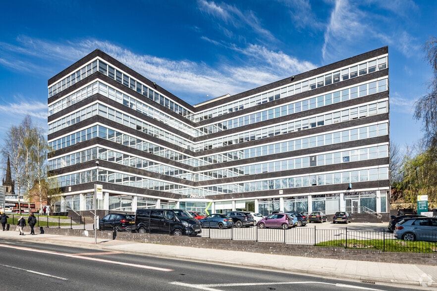 Wellington Rd N, Stockport for lease - Primary Photo - Image 1 of 7