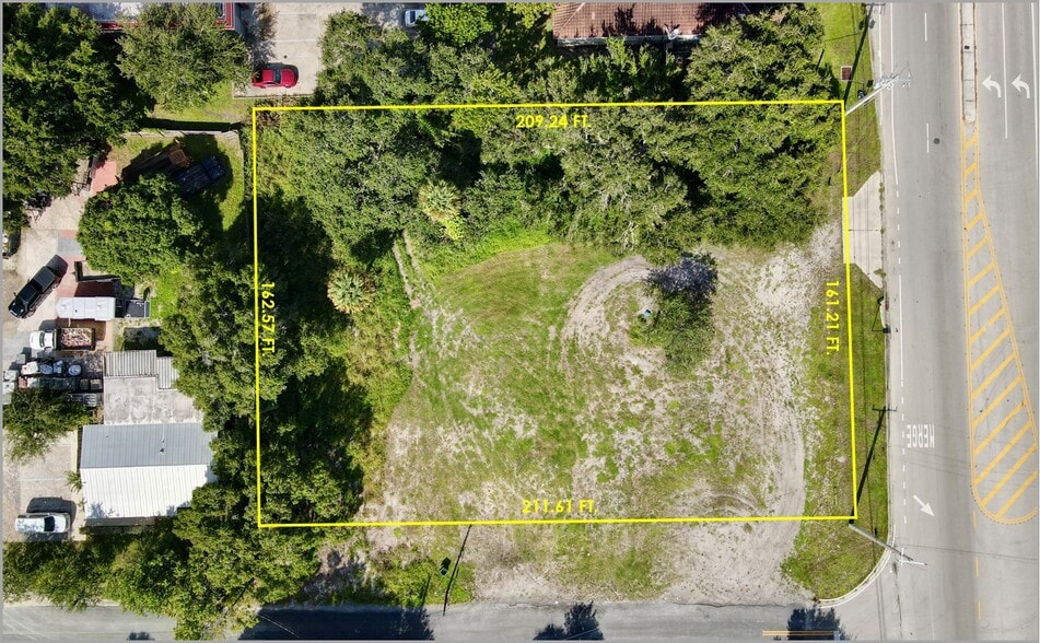 395 E Midway Rd, Fort Pierce, FL à vendre - Photo du bâtiment - Image 2 de 4
