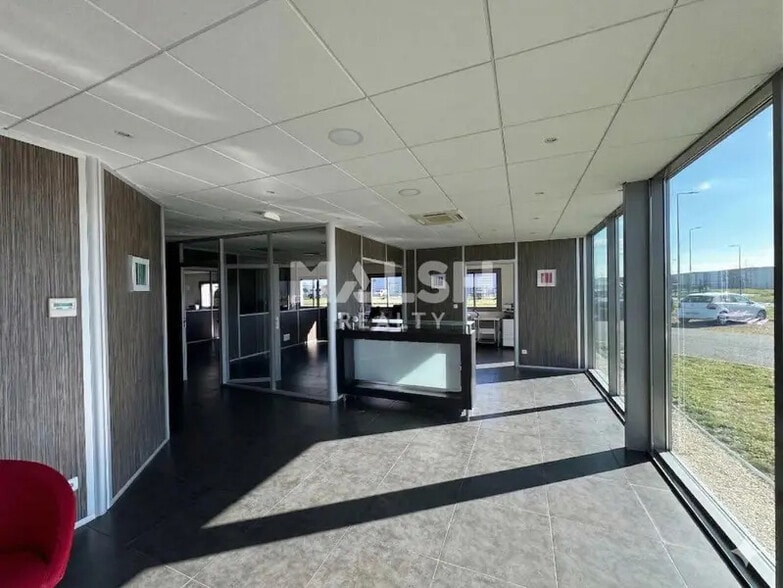 Industriel dans Andrézieux-Bouthéon à louer - Hall d’entrée - Image 2 de 7