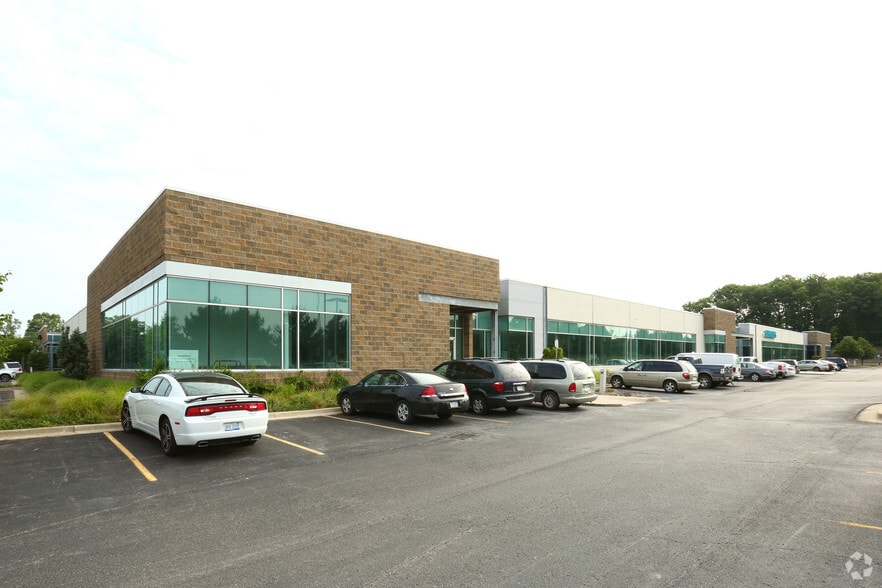 45330-45550 Commerce Center Dr, Plymouth, MI à louer - Photo du bâtiment - Image 2 de 12